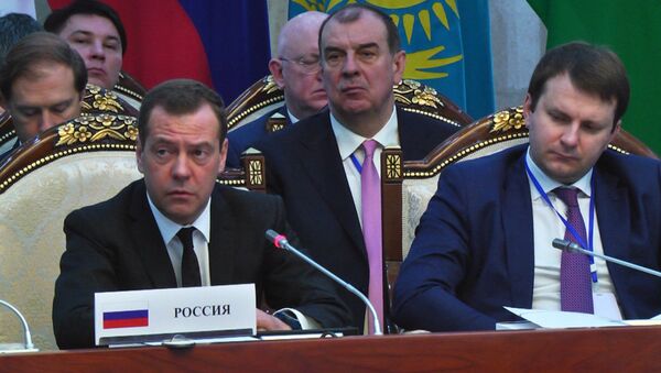 Медведев рассказал о спаде в торговле и поставил новые задачи — совет ЕАЭС - Sputnik Кыргызстан