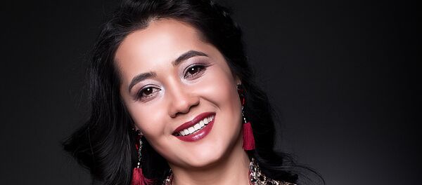 Женщины в форме и без, или Как таким кыргызстанкам идут платья - Sputnik Кыргызстан