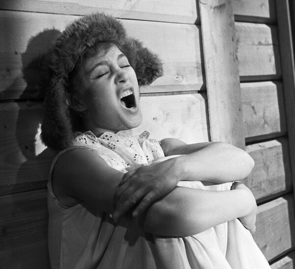 Надежда Румянцева в фильме Девчата - Sputnik Кыргызстан