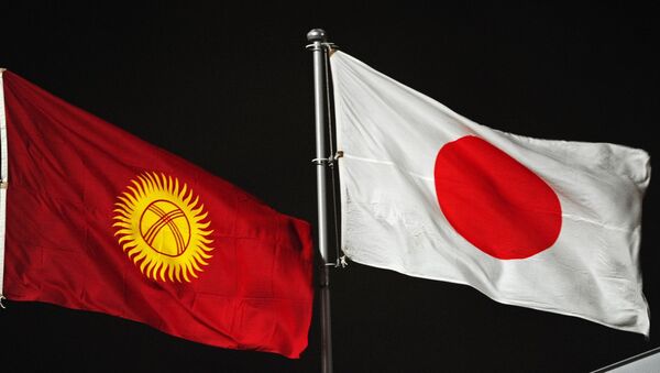 Кыргызстандын жана Япониянын желектери. Архив - Sputnik Кыргызстан