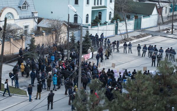 На митинг собралось около ста человек - Sputnik Кыргызстан