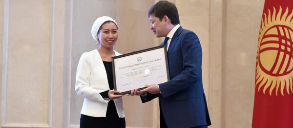 Благодарственное письмо ОТ президента Алмазбека Атамбаева ИА и радио Sputnik Кыргызстан Благодарственное письмо ОТ президента Алмазбека Атамбаева ИА и радио Sputnik Кыргызстан - Sputnik Кыргызстан