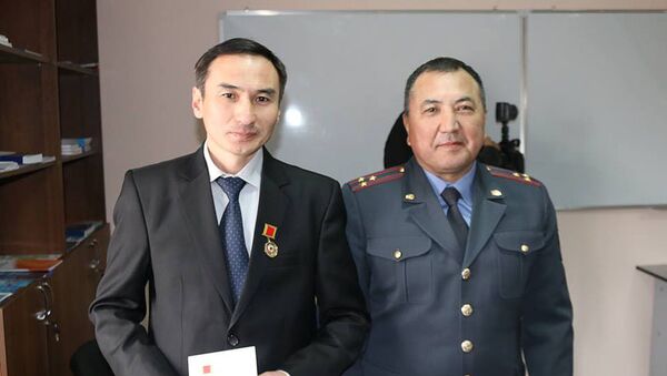 Награждение Урмата Чандаева медалью 90 лет кыргызской милиции - Sputnik Кыргызстан