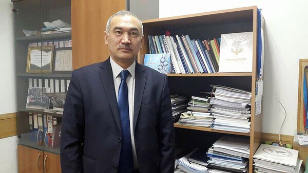 Начальник управления оказания медицинской помощи Самат Тойматов - Sputnik Кыргызстан