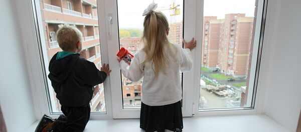 Терезенин кырында турган өспүрүмдөр. Архив Терезенин кырында турган өспүрүмдөр. Архив - Sputnik Кыргызстан