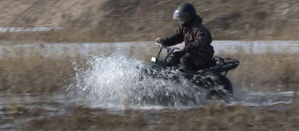 По снегу, грязи и воде: российский мотовездеход показал себя на испытаниях - Sputnik Кыргызстан