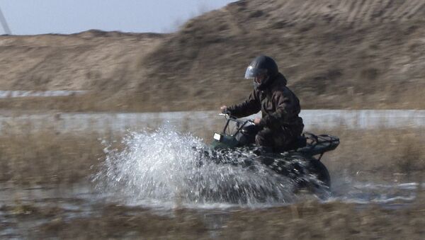 По снегу, грязи и воде: российский мотовездеход показал себя на испытаниях - Sputnik Кыргызстан