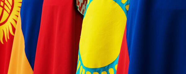 Флаги Кыргызстана, Армении, Белоруссии, Казахстана и России - стран, участниц ЕАЭС. Архивное фото - Sputnik Кыргызстан