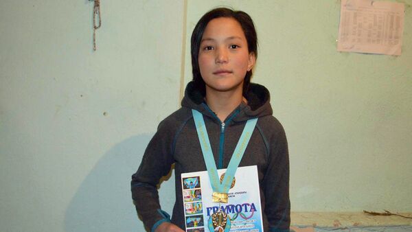 Ученица шестого класса из Нарына Жаркынай Нурлан кызы - Sputnik Кыргызстан