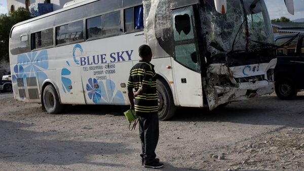 Наезд автобуса в толпу людей на Гаити - Sputnik Кыргызстан