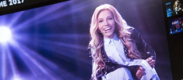 Снимок с официального сайта российского Первого канала. Певица Юлия Самойлова - Sputnik Кыргызстан