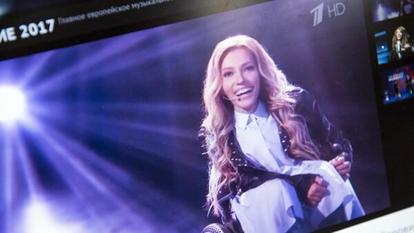 Снимок с официального сайта российского Первого канала. Певица Юлия Самойлова - Sputnik Кыргызстан