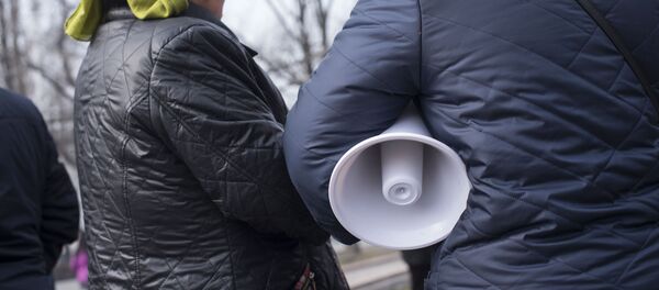 Митинг продавцов рынка Дыйкан у здания Жогорку Кенеша - Sputnik Кыргызстан