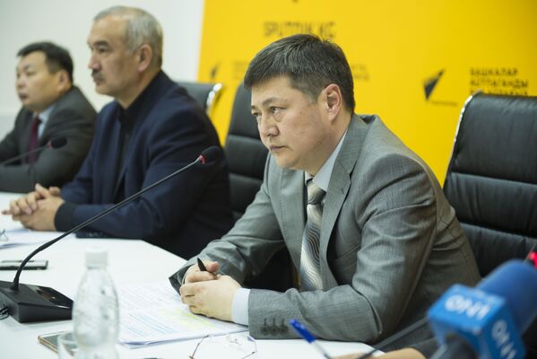 Заместитель генерального директора Департамента лекарственного обеспечения и медицинской техники Руслан Акматов - Sputnik Кыргызстан