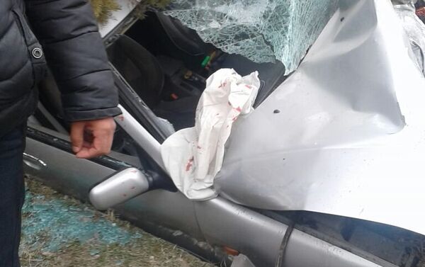 Пострадали пять человек. Столкнулись автомобили марок Mercedes Benz и Nissan Primera - Sputnik Кыргызстан