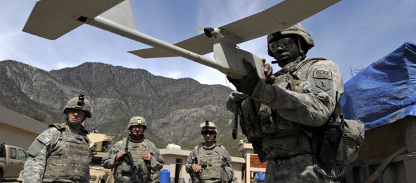 Американский военнослужащий с беспилотником - Sputnik Кыргызстан