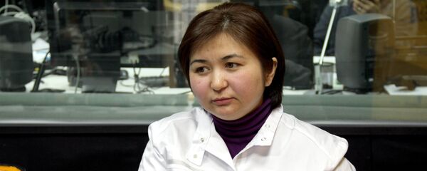 Нарколог дарыгер Каныкей Иманалиева маек учурунда - Sputnik Кыргызстан