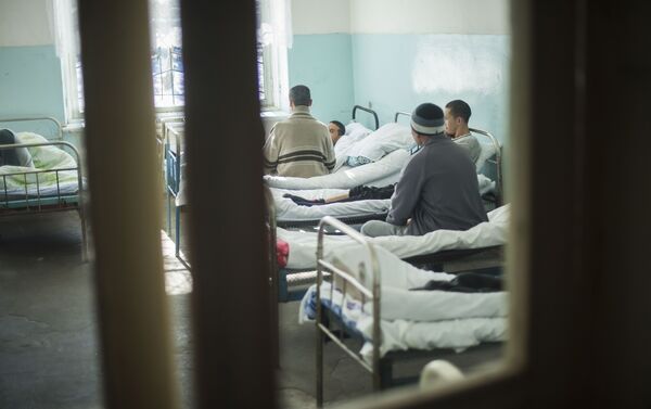 Многие пациенты прекрасно понимают, где находятся. Часто кыргызстанцы скрывают, что родственник лечится в психиатрической больнице - Sputnik Кыргызстан
