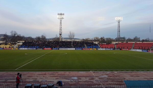 Футбольный матч Дордой — Истиклол в Душанбе - Sputnik Кыргызстан