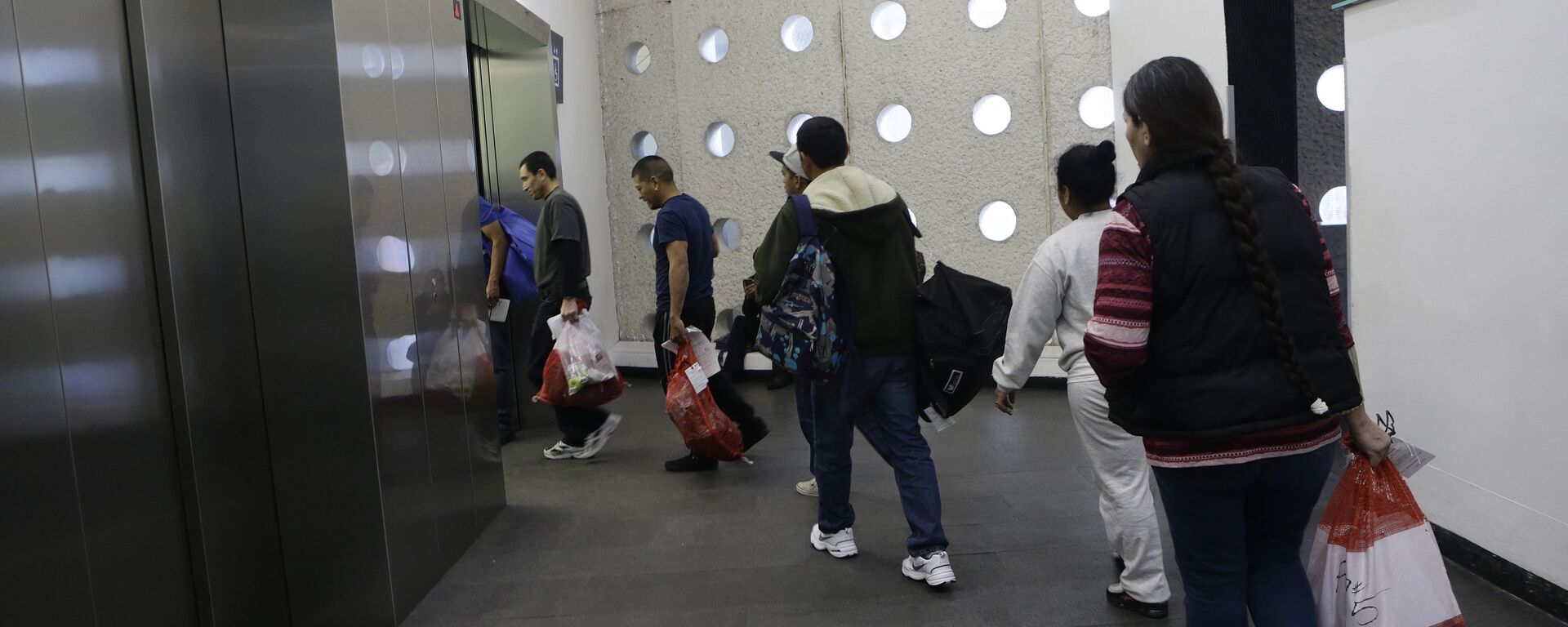 Депортация мексиканских мигрантов из США - Sputnik Кыргызстан, 1920, 10.08.2025