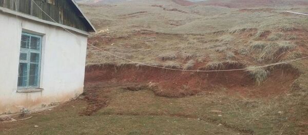 Сход оползня в городе Майлуу-Суу Далал-Абадсокй области Сход оползня в городе Майлуу-Суу Далал-Абадсокй области - Sputnik Кыргызстан