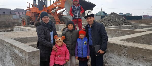 Строительство дома для семьи Мамыровых в селе Степное - Sputnik Кыргызстан