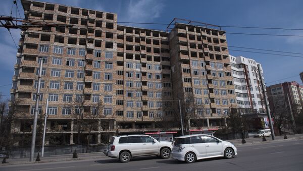 Многоэтажное здание, строящееся в 8-м микрорайоне Бишкека - Sputnik Кыргызстан