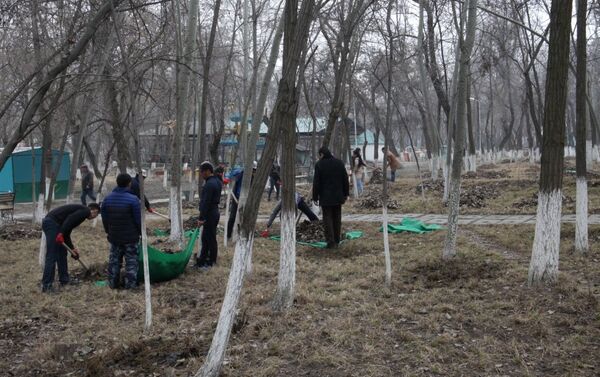 Бүгүн, 18-мартта, Ош шаарында массалык ишембилик өтүп, ага шаар жетекчилери, мекеме, ишканалардын кызматкерлери, шаар тургундары жана жаштар катышты - Sputnik Кыргызстан