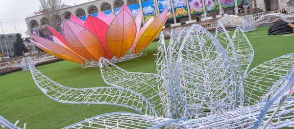 Нооруздун алдында Бишкектеги борбордук Ала-Тоо аянты кооздолуп жатат - Sputnik Кыргызстан