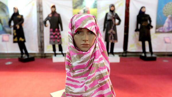 Хиджаб на манекене на выставке исламской моды. Архивное фото - Sputnik Кыргызстан