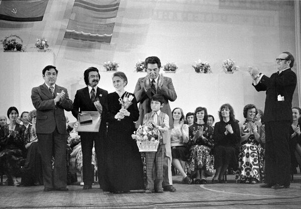 Ак кеменин IX Бүткүл союздук кинофестивалдын баш байгесине ээ болгон учуру. 1976-жыл - Sputnik Кыргызстан