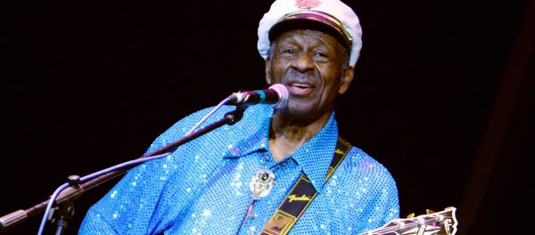 Легендарный американский певец и композитор, один из родоначальников рок-н-ролла Чак на концерте в Москве. Архивное фото - Sputnik Кыргызстан