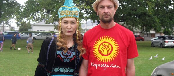 Бишкекте туулуп өскөн Биктисагүл Алымбаева жубайы жаңы зеландиялык Даллас Мэтисон Верн менен Бишкекте туулуп өскөн Биктисагүл Алымбаева жубайы жаңы зеландиялык Даллас Мэтисон Верн менен - Sputnik Кыргызстан