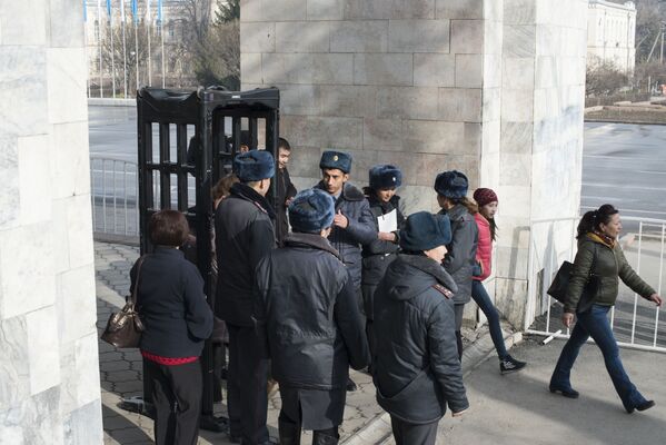 Безопасность на праздновании Нооруза на площади Ала-Тоо - Sputnik Кыргызстан