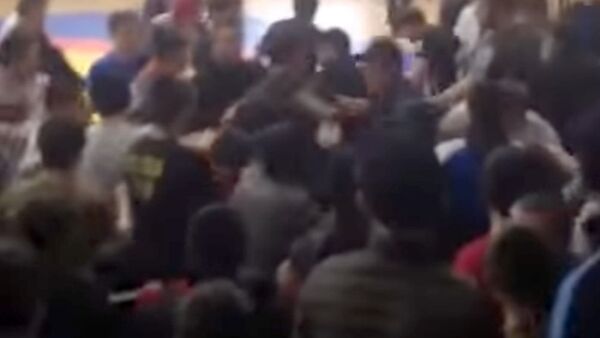 Массовая драка школьников-болельщиков произошла на турнире в Дагестане - Sputnik Кыргызстан