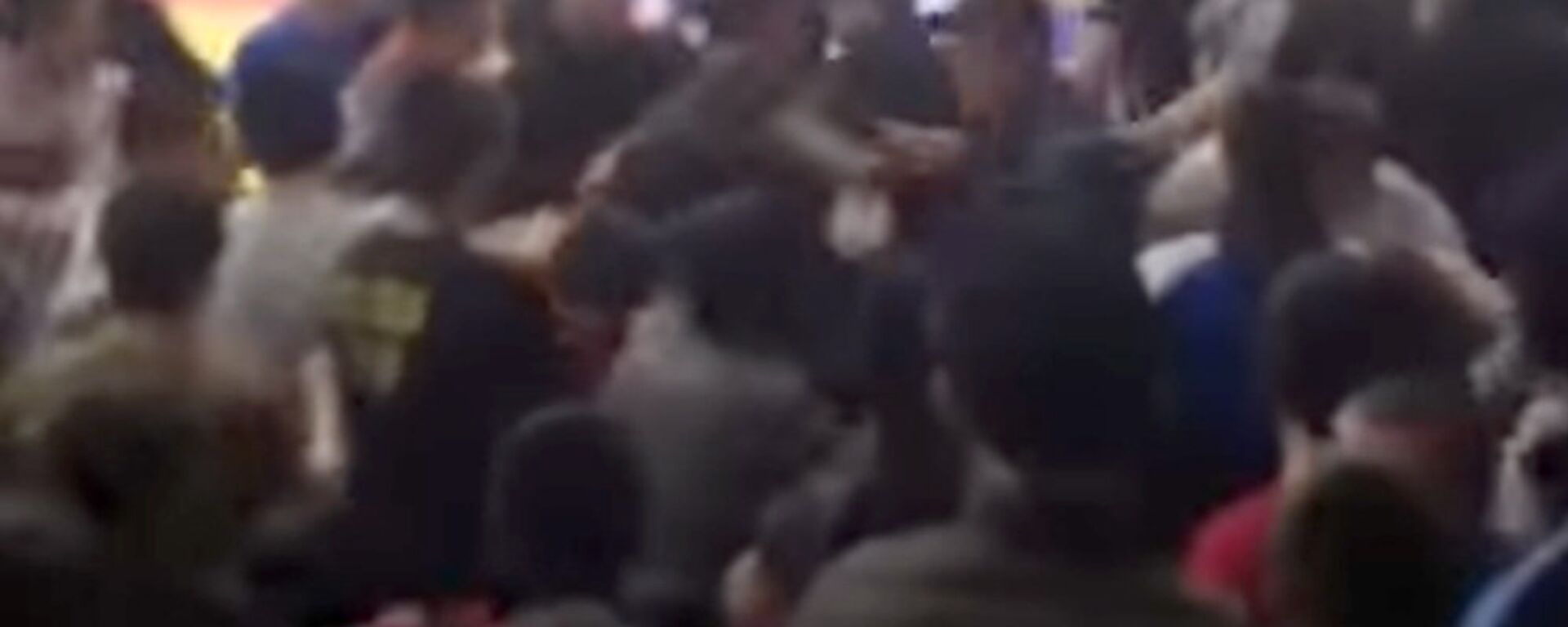 Массовая драка школьников-болельщиков произошла на турнире в Дагестане - Sputnik Кыргызстан, 1920, 13.04.2026