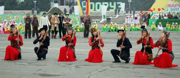 Ош шаарынын аянтындагы майрамдык иш-чаралар. Архив - Sputnik Кыргызстан