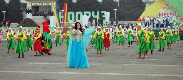 Празднование Нооруза на центральной площади Оша - Sputnik Кыргызстан