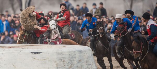 Финальные соревнования по кок-бору к празднованию Нооруза на ипподроме в Бишкеке - Sputnik Кыргызстан