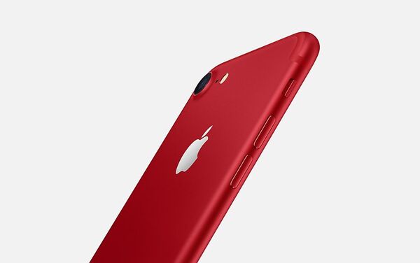 Америкалык Apple корпорациясы чектелген көлөмдө чыгарылган кызыл түстөгү iPhone 7 менен iPhone 7 plus аппараттары 24-марттан тарта сатыкка чыга турганын жар салган - Sputnik Кыргызстан