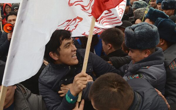 Правозащитная организация Amnesty International потребовала, чтобы власти Кыргызстана освободили активистов, задержанных во время шествия за свободу слова в Бишкеке. - Sputnik Кыргызстан