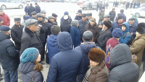 Нарын шаарынын тургундары электр энергиясын арзандатуу талабы менен кайтадан митингге чыгышты - Sputnik Кыргызстан
