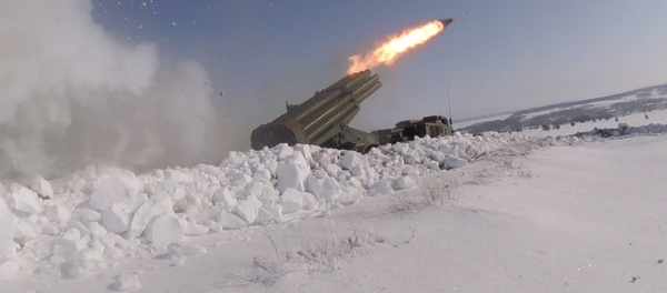 Групповые удары из Урагана, Града и гаубиц – учение артиллерии под Оренбургом Групповые удары из Урагана, Града и гаубиц – учение артиллерии под Оренбургом - Sputnik Кыргызстан