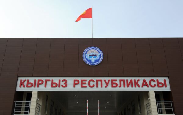 Пункт рассчитан на пропуск 700 автомобилей и более 5 000 человек в сутки - Sputnik Кыргызстан