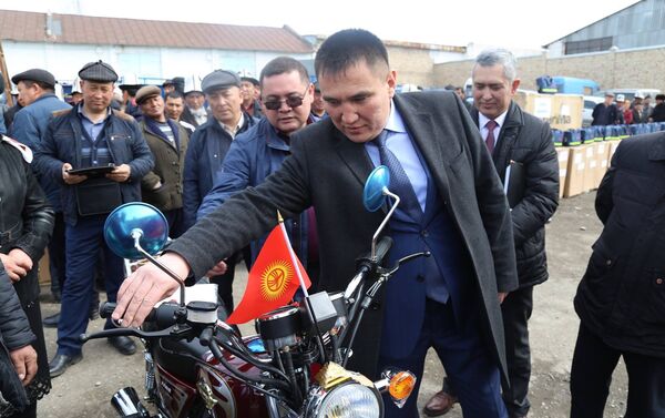 Всего было выдано 172 мотоцикла в 88 айыл окмоту - Sputnik Кыргызстан