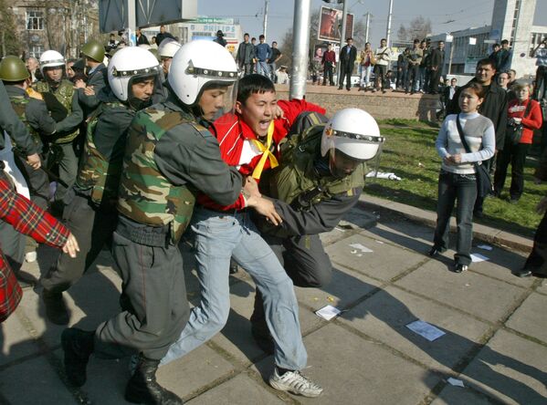 Ситуация в Кыргызстане во время мартовских событий 2005 года - Sputnik Кыргызстан