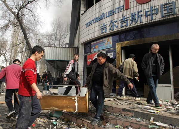 Ситуация в Кыргызстане во время мартовских событий 2005 года - Sputnik Кыргызстан