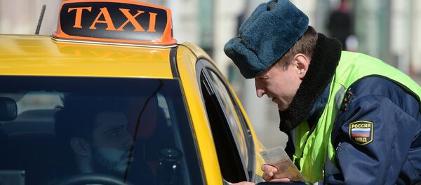 Рейд ГИБДД против нелегальных таксистов - Sputnik Кыргызстан