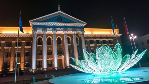 Светящая композиция у здания мэрии в Бишкеке. Архивное фото - Sputnik Кыргызстан