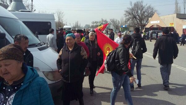 Митинг сторонников Садыра Жапарова у КПП Ак-Жол - Sputnik Кыргызстан